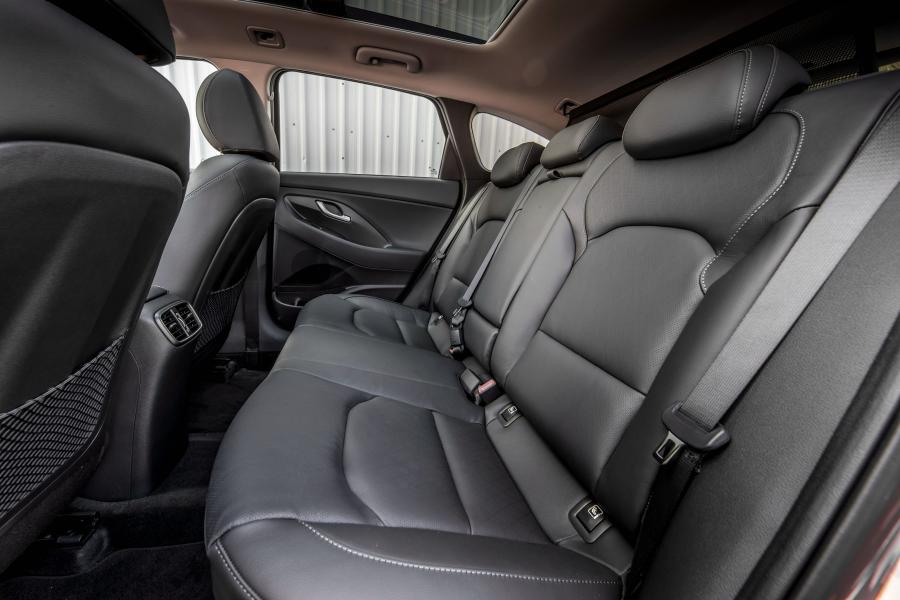 Интерьер Hyundai i30 Tourer Go! SE (PD) 2018 года  (UK) (фото 32 из 40)